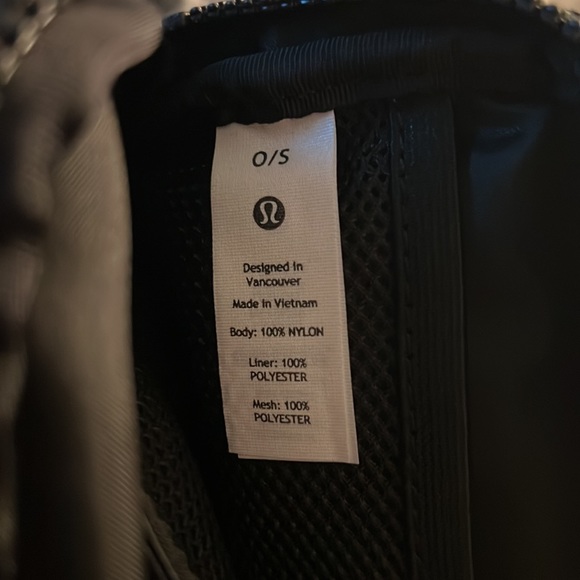 Last one! NWT Lululemon Black Everywhere Belt Bag! - Picture 10 of 12